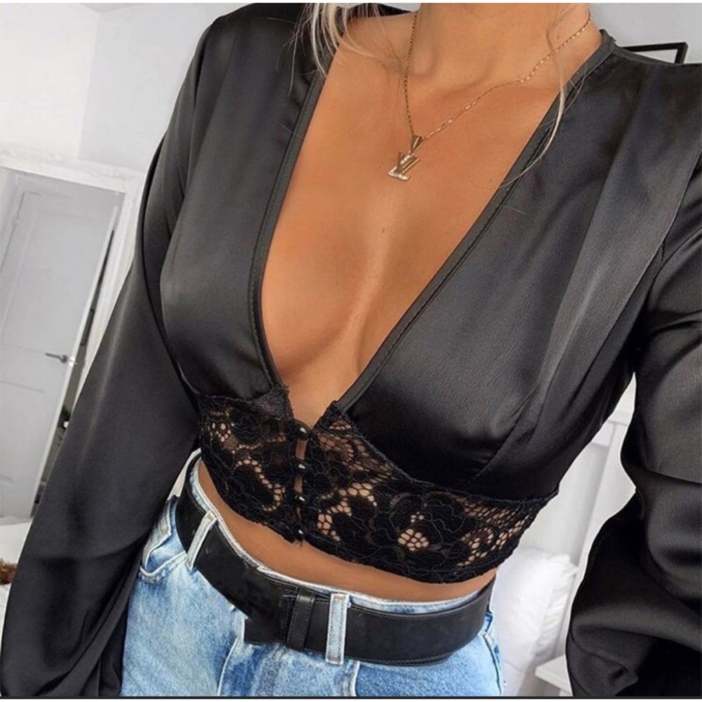 Only 1 left!! Black Crop Top - Picture 2 of 3